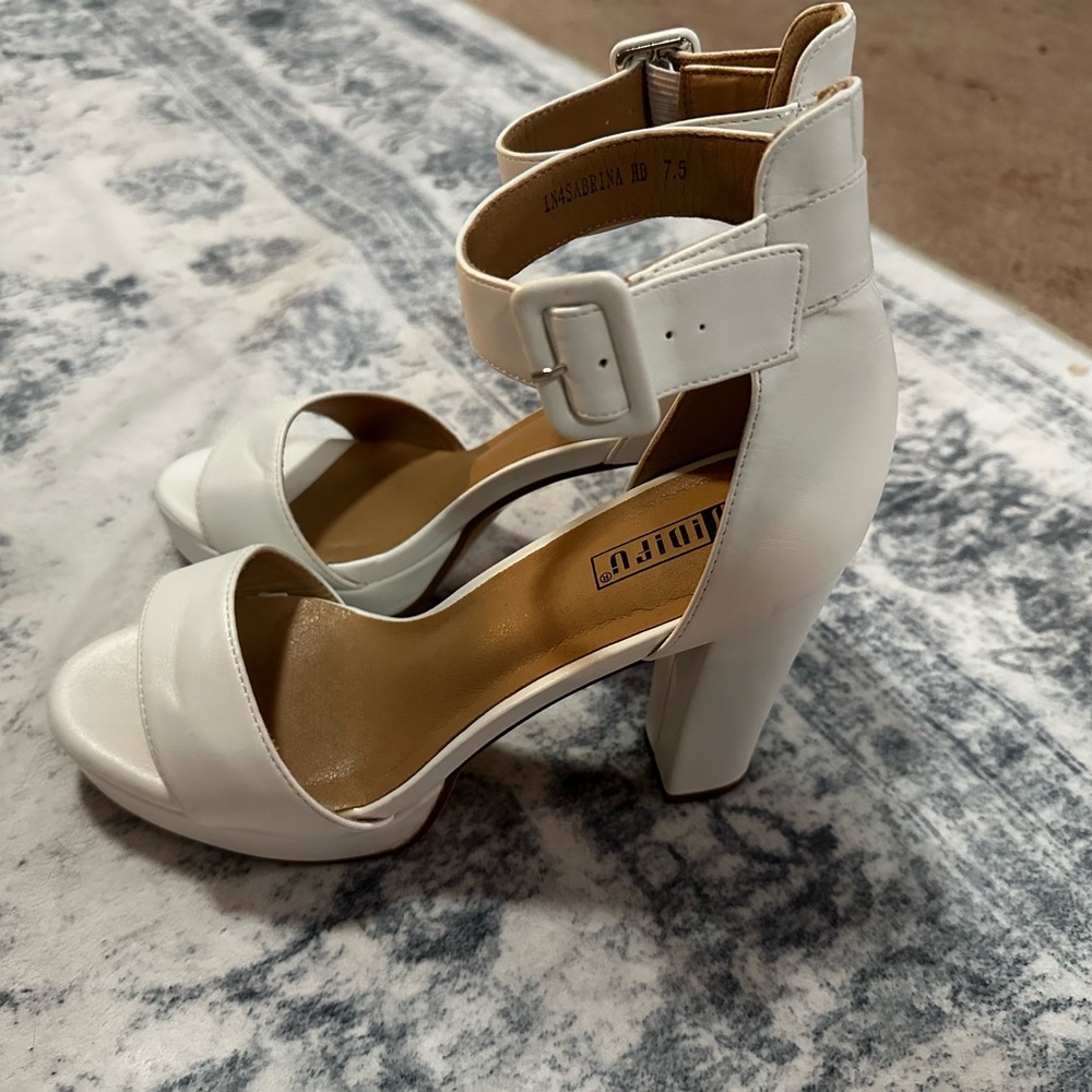 Elegant White Heeled Sandals